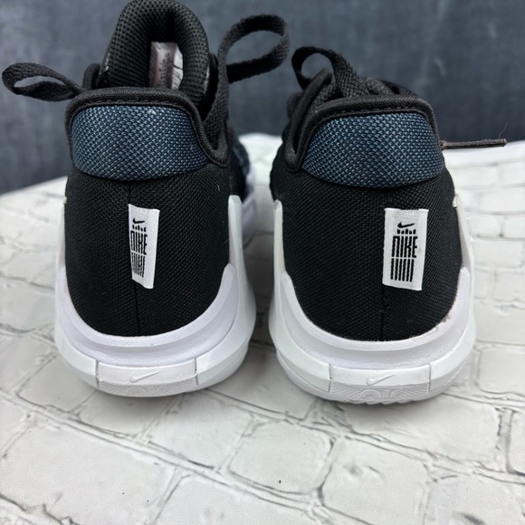 NWOBox Nike LeBron Witness VI basketball shoes kids size 4.5 = Women’s size 6 - Picture 5 of 7